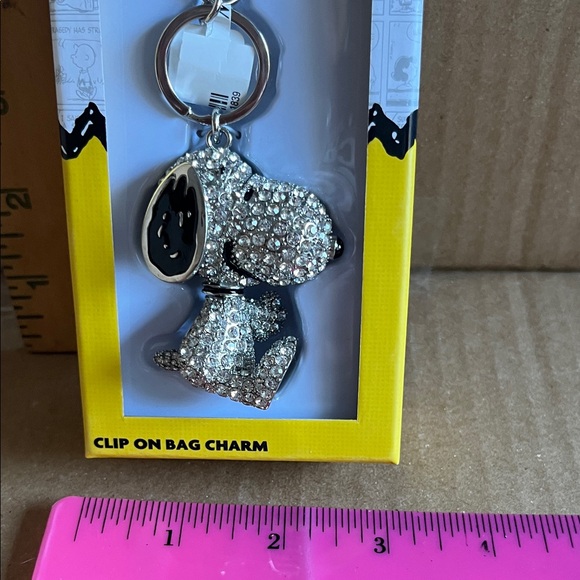Peanuts Snoopy Crystal Keychain - Picture 2 of 6